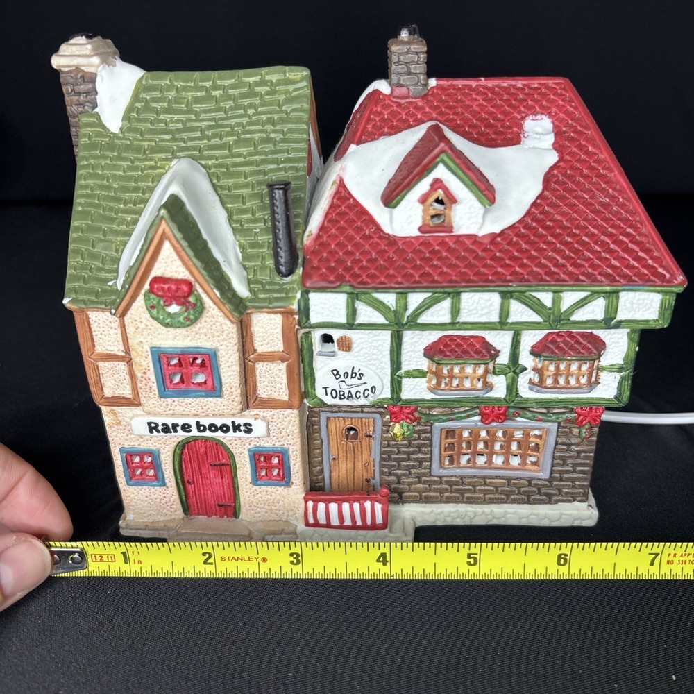 1994 LEMAX Dickensvale Village Porcelain Rare Books Bobs Tobacco Lighted House - Picture 6 of 11